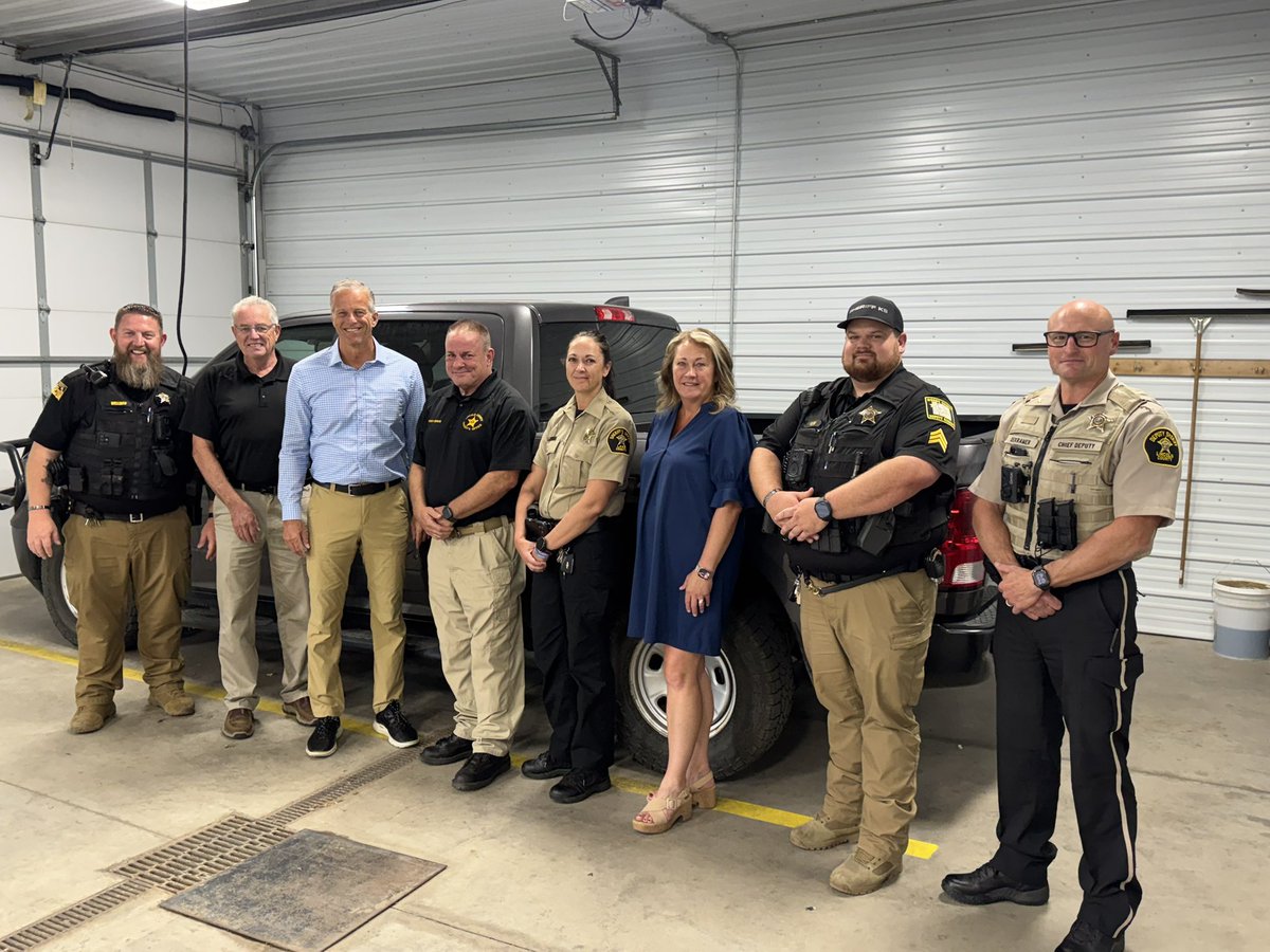 LeaderJohnThune's tweet photo. Glad to have a conversation in Moody County this afternoon with sheriffs from around the area. I appreciate all the work law enforcement does to keep us safe. https://t.co/i5VzEvDrc0