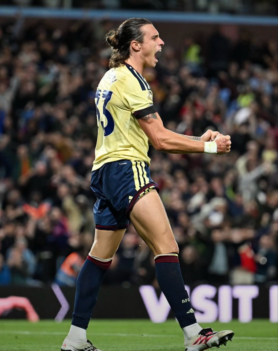 ArsenalScopeX's tweet photo. Scenes from Villa Park. 🔴⚪️ https://t.co/5ok7pwerTN