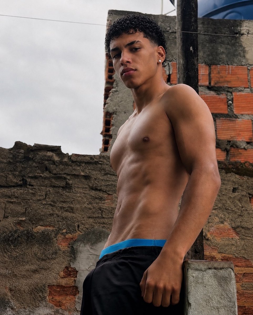 Arthurdnns's tweet photo. No shorts / na cueca 😏 https://t.co/d4jiN1nO2s