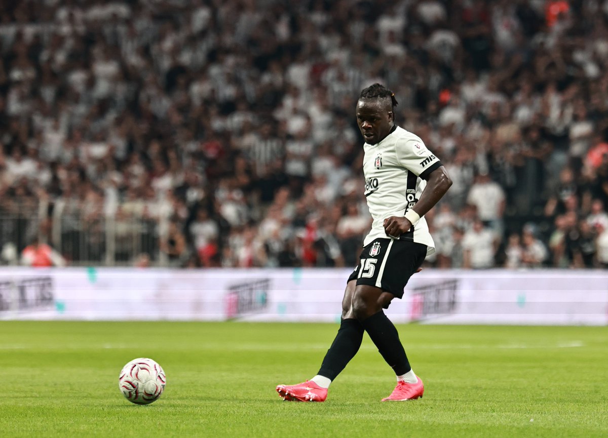 Besiktas's tweet photo. 🧿 @Juniorolaitan15 https://t.co/QDDD5mijbq