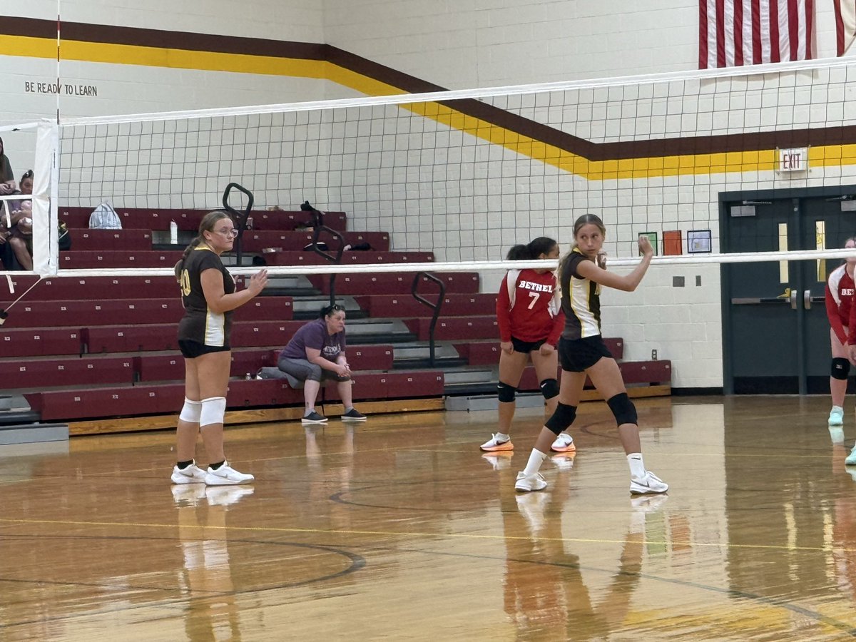 HEMSPrincipal's tweet photo. 7th Lady Hornets win in 2 at home again!  Way to go ladies!!! https://t.co/VcQsZn2Jvz