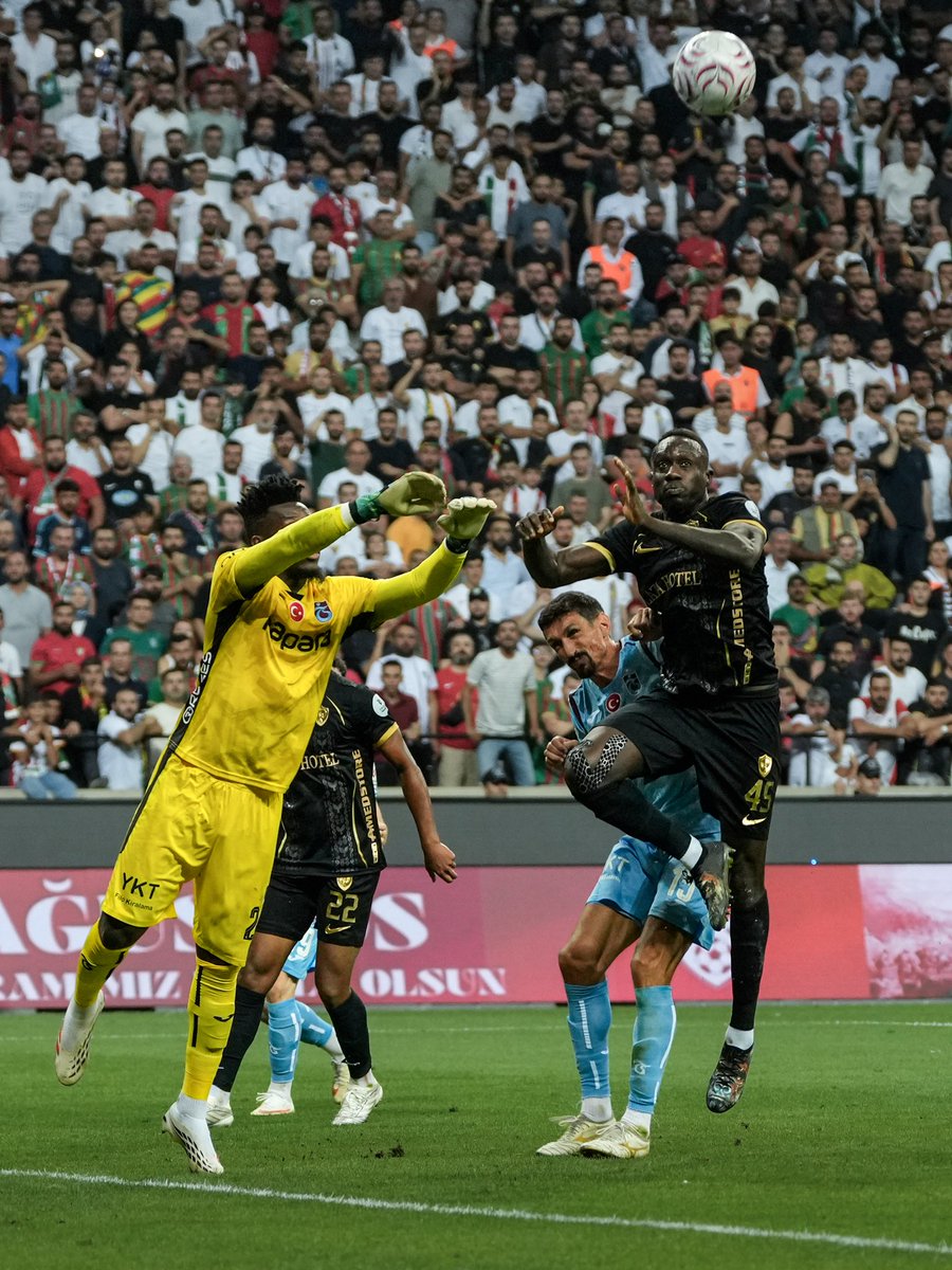 amedskofficial's tweet photo. Maçtan kareler 📸
💚❤️
Çend wêne ji nîva duyem a maçê 📸
💚❤️
Netîceya maçî ra fotografî 📸

#TîmaGel
#TaximêŞarî
#HalkınTakımı https://t.co/PpNBLbQrR0