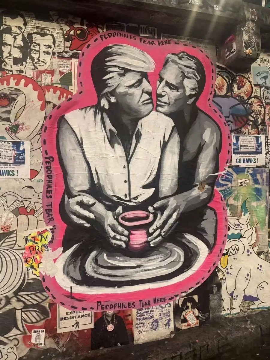 firefang78's tweet photo. Seattle Street Art https://t.co/TJvRfF7rM3