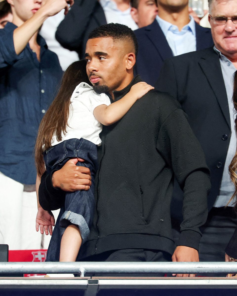 brfootball's tweet photo. Gabriel Jesus and his family were at the Camp Nou to watch Barça’s 5-2 win over Rayo Vallecano 👀 https://t.co/g6xP0Fuq3O