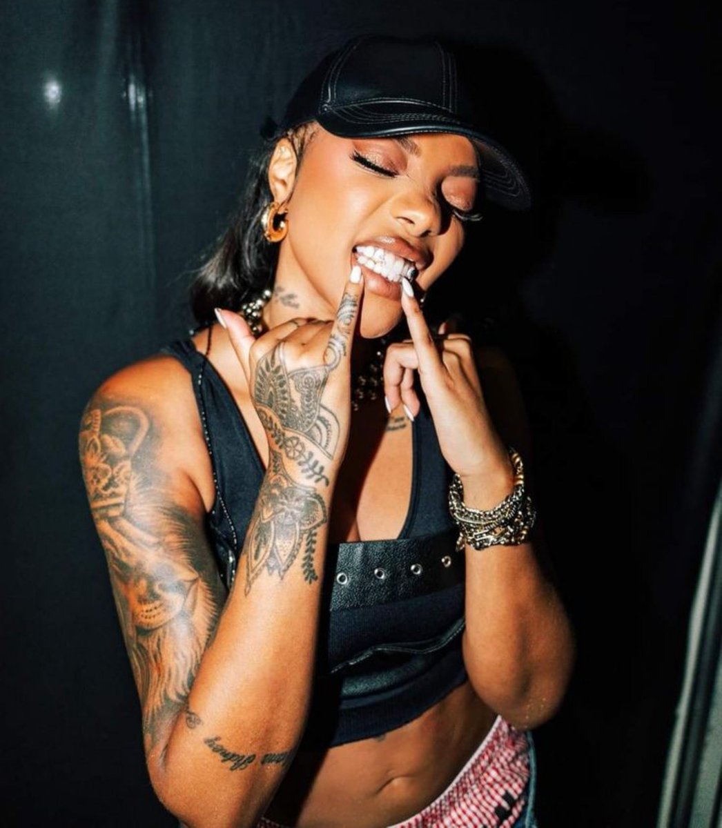 spchartsbr's tweet photo. Streams de cada artista na última atualização do Spotify:

🏆 Anitta — 8.560.709 streams
🥈 Ludmilla — 2.033.806 streams
🥉 Luísa Sonza — 1.995.964 streams
4º Marina Sena — 1.605.584 streams
5º Pabllo Vittar — 974.663 streams https://t.co/zU3mGOs5bf