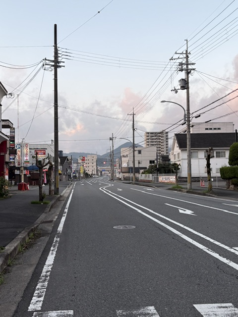 no1kamo's tweet photo. おはようございます。

22年ぶりのお客様から工事の依頼をいただきました。

22年前はお父様からのご依頼でしたが、今回はその時仕様を決めていただいた息子様からです。

細い糸でもしっかりつながっていたことに感謝。

ありがとうございます<(_ _)> https://t.co/E8c89mXObW
