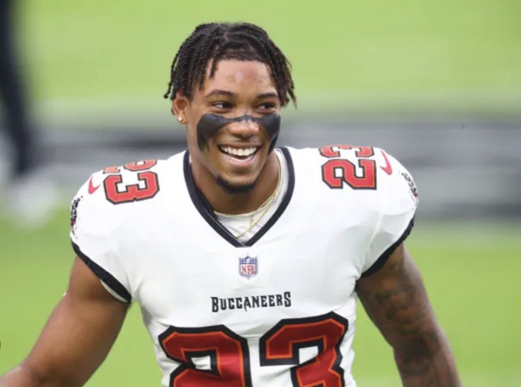 JFowlerESPN's tweet photo. Reunion: Veteran corner Sean Murphy-Bunting is signing to the Bucs practice squad with the chance to elevate to 53 early in year, per source. 

Murphy-Bunting, Tampa’s second round pick in 2019, was released last week by Arizona, which owes him $2M in guarantees. https://t.co/9oGC0YlFCn