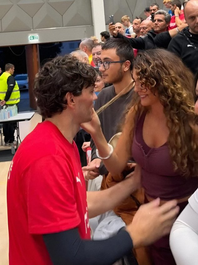 3llql_'s tweet photo. He cannot stop looking at her; he cannot get enough of her🫠😫🤏🏻 https://t.co/cNe6FZvGQe