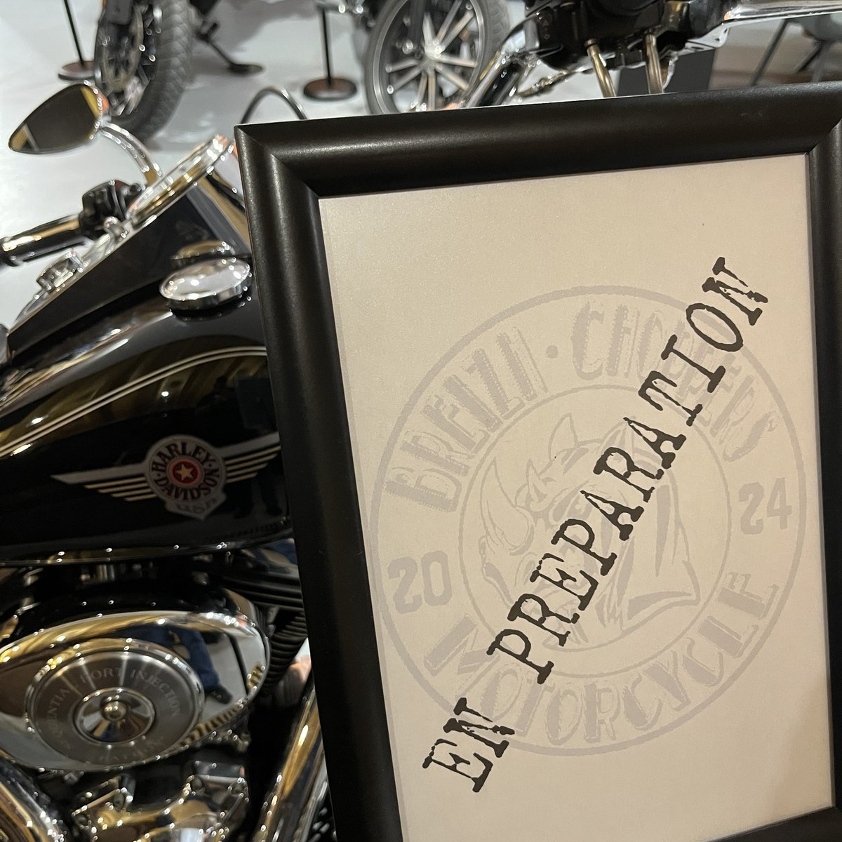 StephaneHano0u's tweet photo. 2004 Harley-Davidson Fat Boy 
66, 839 km • €8, 890, Vitré (35) 
✔ Timing service completed 
✔ Serviced 
✔ Stage 1 
✔ Removable windshield 
✔ Vance &amp; Hines exhausts 
✔ Miles speedometer, US import 
6-month warranty 
Reservations available https://t.co/x4DZbFSYId