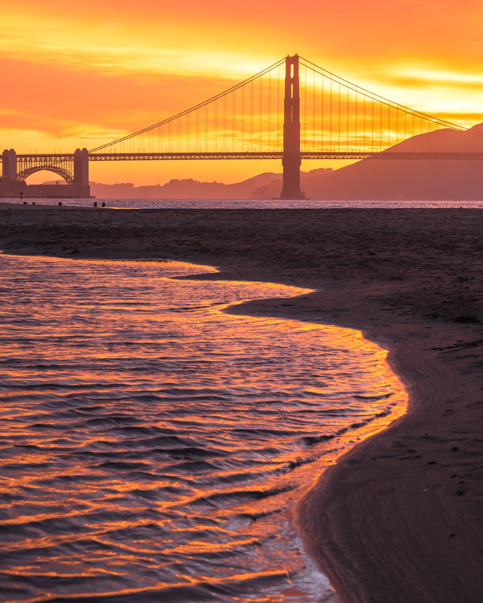 GoldenvoiceBay's tweet photo. nothing a Bay Area sunset can’t fix https://t.co/vUXSj9p6RQ