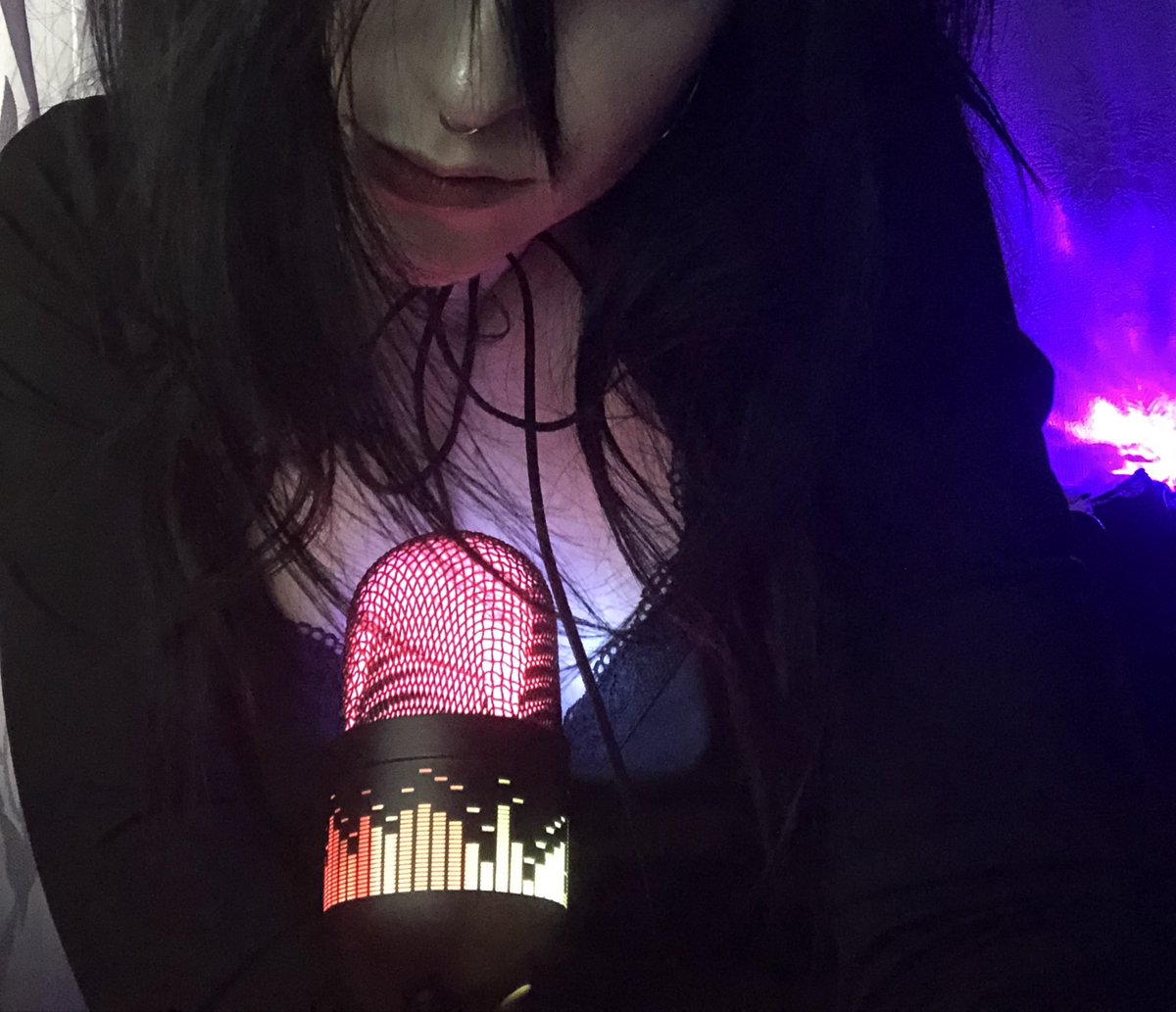roe_corny's tweet photo. first post… be nice 🖤 https://t.co/lvMjFntfTc