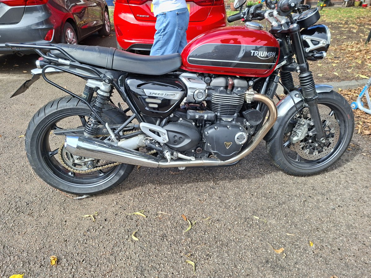gautrek's tweet photo. I had the sad duty of popping around to my sadly departed mates wife so we can start sorting his bikes and garage out to sell on. His very nice Speed Twin and his very nice Cub. A mill and lathe and lots of tools to sell once the bikes go https://t.co/iNHuPy0nhT