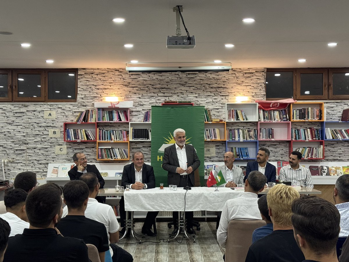 msahgultekin's tweet photo. Siirt’te yoğun ve verimli bir program gerçekleştirdik.

Genel Başkanımız Sayın Zekeriya Yapıcıoğlu ile birlikte STK temsilcileri, akademisyenler, kanaat önderleri ve medya mensuplarıyla bir araya geldik. Şehrimizin sorunlarını, beklentilerini ve ülke gündemini istişare ettik.

Öğle saatlerinde parti binamızda üye ve gönüllülerimizle buluştuk. Teşkilatımızın heyecanını ve samimiyetini birlikte paylaştık.

Akşam ise genç kardeşlerimizle bir araya geldik. Düşüncelerini, beklentilerini ve geleceğe dair hayallerini dinledik.

Siyaseti milleti dinlemek, sorunları yerinde görmek ve çözüm üretmek olarak görüyoruz.

Milletimizin derdini merkeze alan, gençlerimizin geleceğine güvenle baktığı ve adaletin hâkim olduğu bir Türkiye için çalışmalarımızı kararlılıkla sürdüreceğiz.