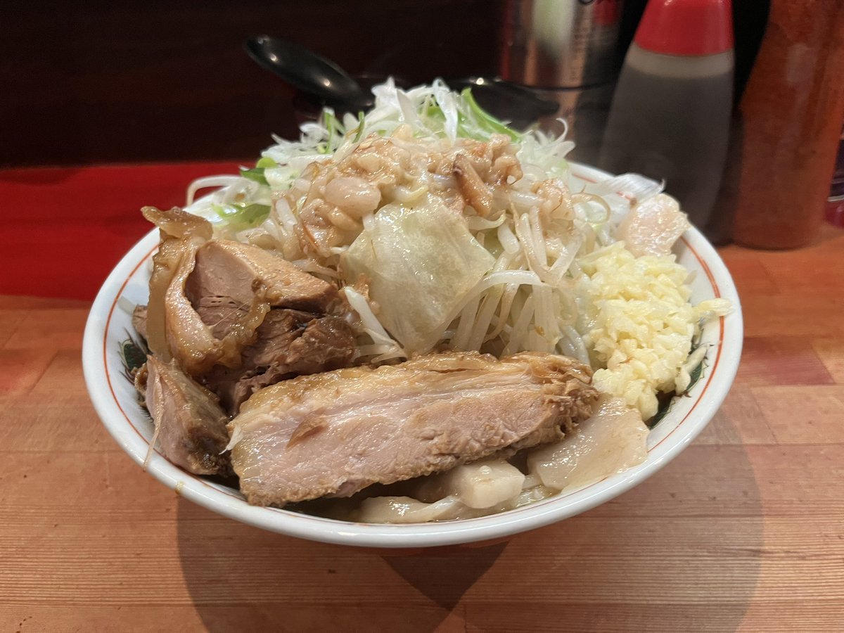 aoyamahotori111's tweet photo. ラーメン二郎　会津若松駅前店　小ラ

週末は小遠征へ🌻
いやに乗り換え不便だと思ったら🚃
磐越西線は約1時間に一本なのね💦
しっかり豚とヤワプル豚🐷
ねぎのシャキッと食感がアクセント😋
初の会津、楽しまないと🍜 https://t.co/xHLGBVXHUO
