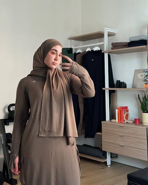 AdamHen23627828's tweet photo. Hoejabi boasting about her natural cake.💥 #hoejabi #uk #us #gtavı #leaks #Influencer https://t.co/MW3XiXoBju
