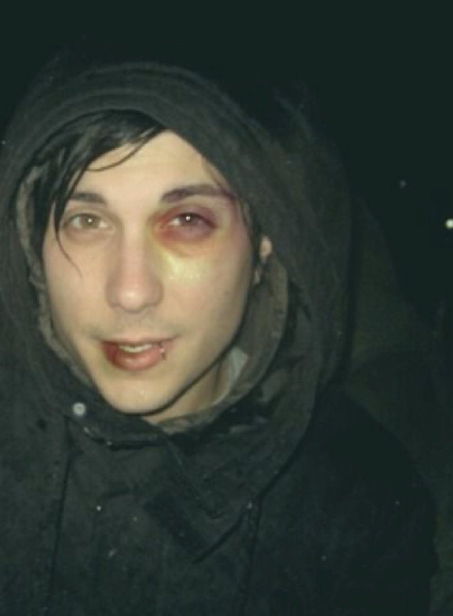theghostofnat's tweet photo. Imagine Frank spills boiling hot crab soup on you so you punch him in the face https://t.co/JNcGa0AY9G