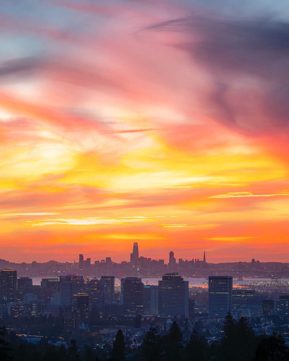 GoldenvoiceBay's tweet photo. nothing a Bay Area sunset can’t fix https://t.co/vUXSj9p6RQ
