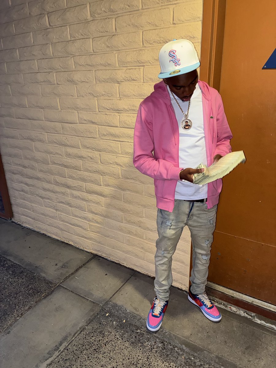 _Baywitdak_'s tweet photo. Sloppy roll of dubs a broke b👧🏼tch still can’t get a hug 💰🙂‍↔️💕 #3WAY #LLT4 https://t.co/JXUzmBRBLX