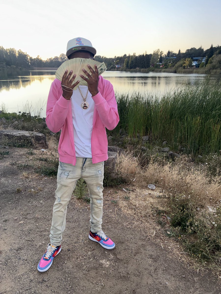 _Baywitdak_'s tweet photo. Sloppy roll of dubs a broke b👧🏼tch still can’t get a hug 💰🙂‍↔️💕 #3WAY #LLT4 https://t.co/JXUzmBRBLX