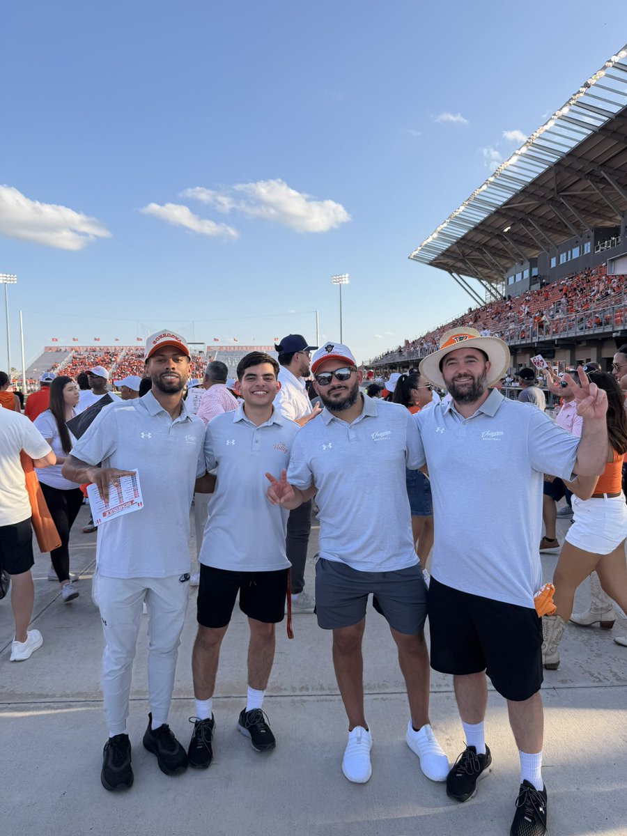 Coachjrod12's tweet photo. First Home Football Game This Past Weekend 🔥🏈🇺🇸 https://t.co/vPCVlNy8MO