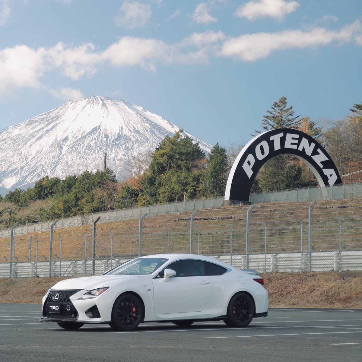 RCF_CCSP's tweet photo. 再来週にそぉっと有給を入れてみた🤫笑
#lexus #rcf #trd #fsw https://t.co/BQbDMsig52