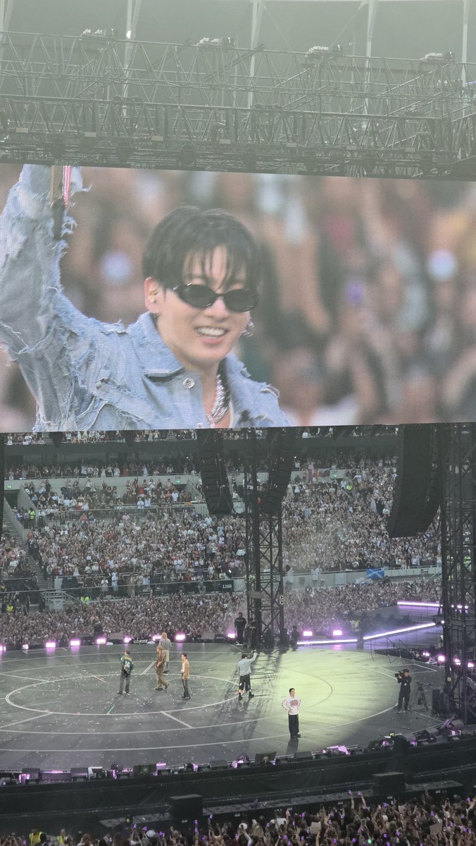 noonoo797's tweet photo. Happiest of birthdays 💜💜 may your day be filled with love and laughter - and good food 🤭
#HAPPYJKDAY https://t.co/dFlaO6vwsG
