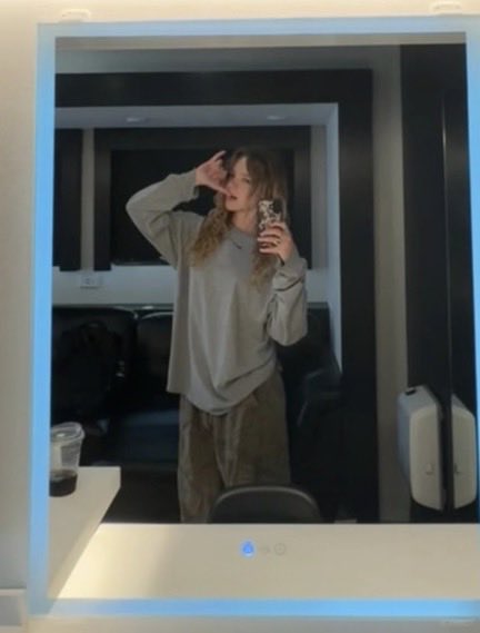 wsaelly's tweet photo. god does she know how hot she is https://t.co/M57TP5nFje
