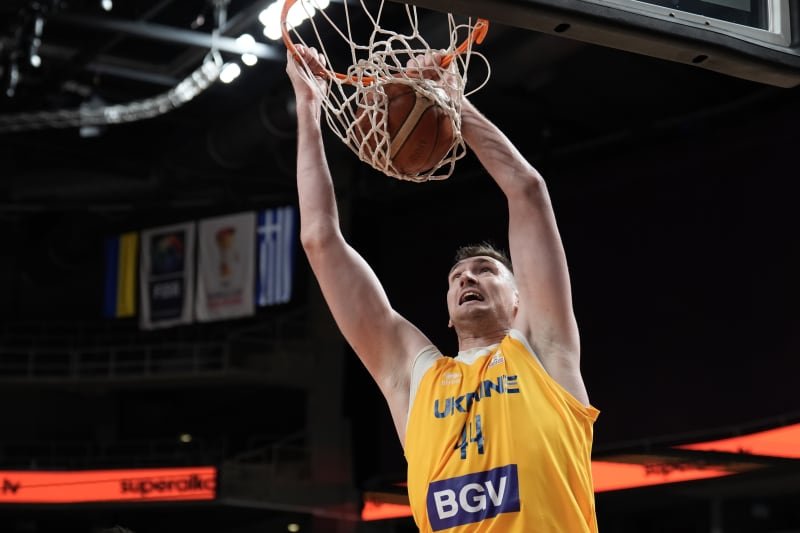 Alex_ReyesIB's tweet photo. VENTANAS FIBA 

🇺🇦 Victoria de Ucrania ante Montenegro con una gran actuación de Dmytro Skapintsev.

El pívot del Leyma Coruña fue el MVP del partido, además de ser el más valorado de Ucrania.

📊 15 puntos, 7 rebotes, 2 asistencias, 2 tapones y 25 de valoración.

#LigaEndesa https://t.co/q1Ij6fPgAz