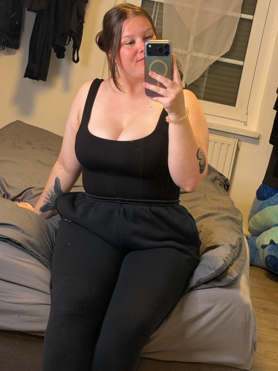 MaddyMayhg's tweet photo. Thick or fat ￼￼￼😔😔 https://t.co/6YqnoNhTA9