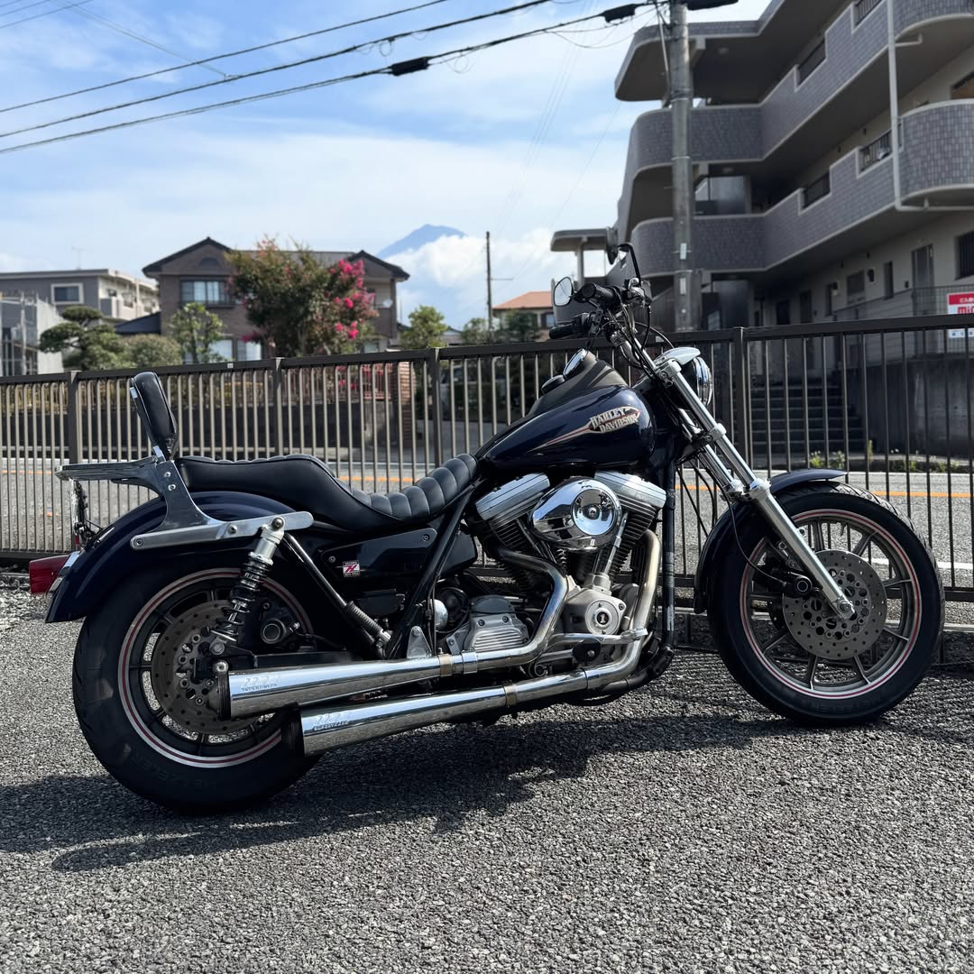 JulieGebrald's tweet photo. 92 FXR

On Mountain Day, I can barely see Mt. Fuji. It was comfortable with the windows open last night, even without the air conditioning. A typhoon seems to be approaching from the opposite direction. Please take care. You’re welcome to drop by https://t.co/1htqxywjNN