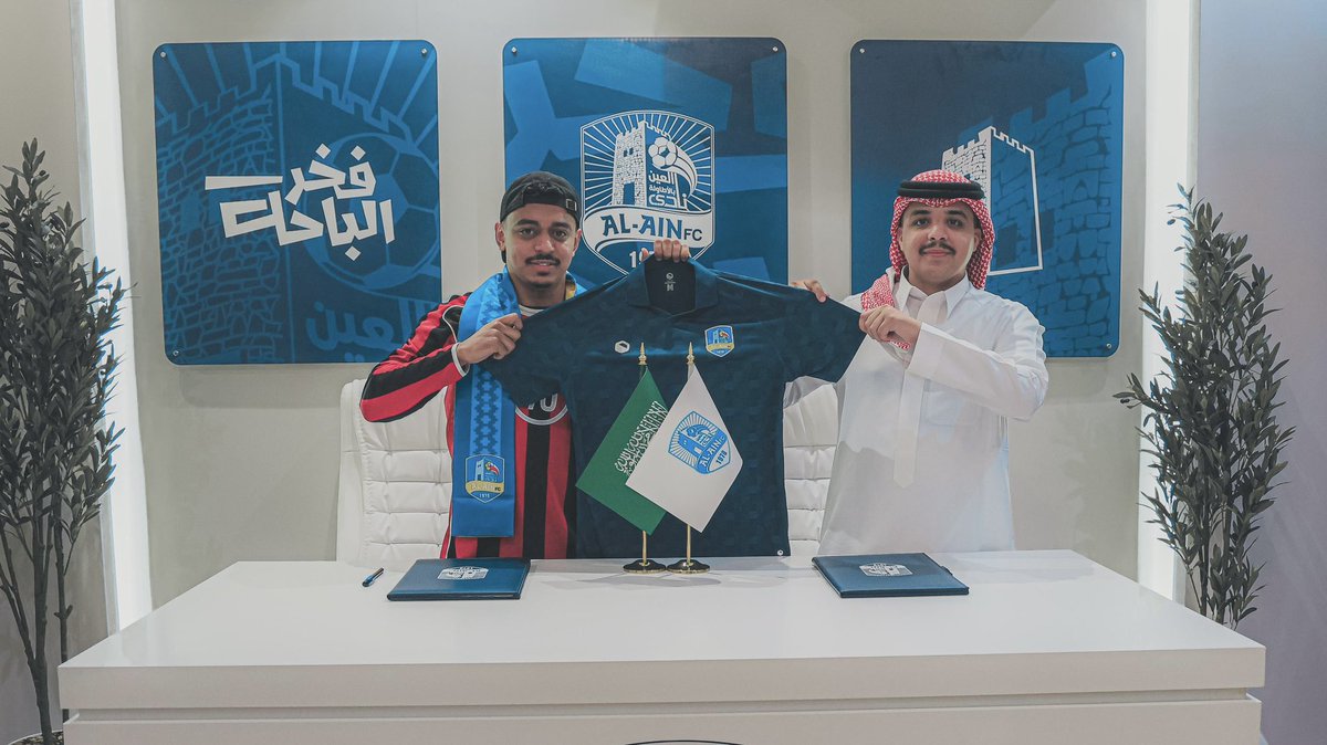 alain_ksa's tweet photo. تفاصيل التوقيع.. بقميص الفخر 🤝💙 

#نادي_العين_السعودي https://t.co/SO2wBmca0R