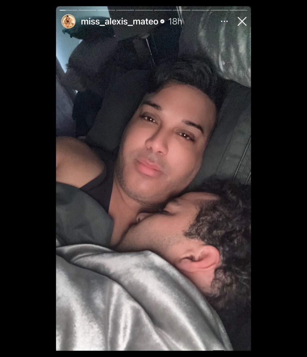 Drag_Crave_Poo's tweet photo. 🚨 Plane Jane and Alexis Mateo have bumped purses. 

Photos have resurfaced of of the two sleeping together and Alexis Mateo confirms it was a one night stand. https://t.co/R7pf5qBOjE
