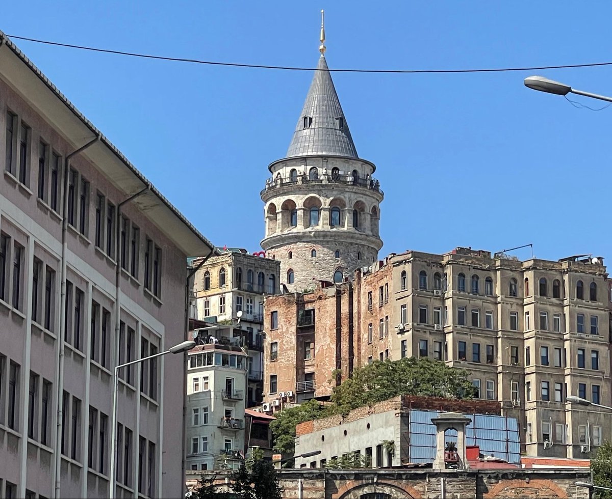 aysesmaaa's tweet photo. bacıma önce karaköy, sonrada ev turu yaptırıp yemekle günü kapattık 🫶🏻 https://t.co/eEozVPnxvs