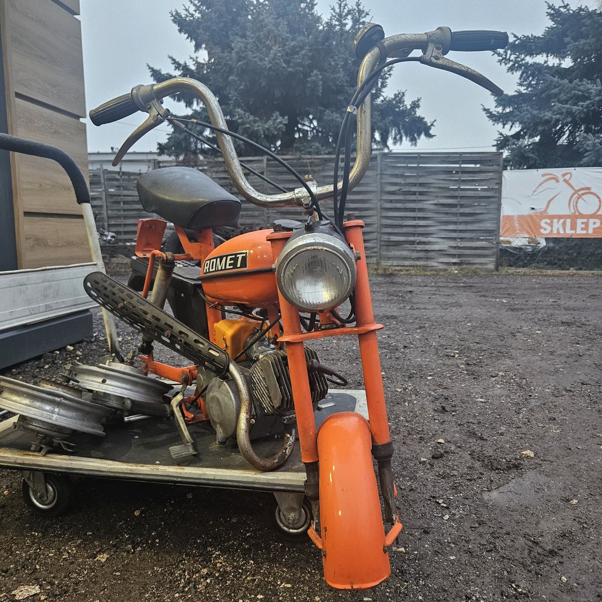 FabiolaBuetti's tweet photo. The Pony 50 M2 moped is already with its new owner. It arrived in parts and left in equally exceptional style. Have a great weekend and ride safely. https://t.co/BghHQawur2