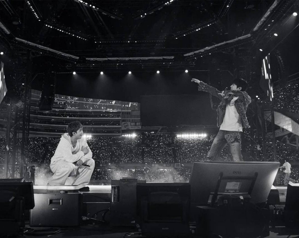 hoolikive's tweet photo. as fotos namjin q eles postaram esse mês de agosto no feed, que mês bom pra nós digam aí https://t.co/wLpA4IXAer