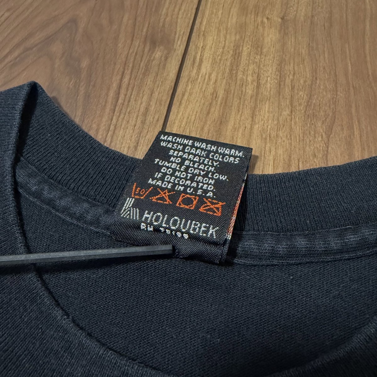 EmanuelPigf6's tweet photo. A very rare vintage Harley-Davidson T-shirt in kids’ size. The labeled size “10–12” corresponds to a U. S. kids’ medium, suitable for heights around 140–150 cm. For women, it fits true to size or slightly snug up to the early 150 cm range. See https://t.co/l6bBDarl35