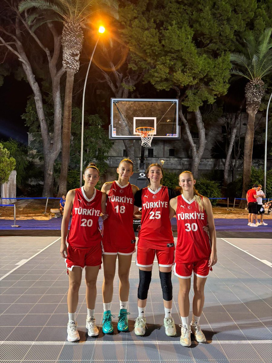 tbfaltyapilar's tweet photo. İtalya'da düzenlenen Akdeniz Oyunları'nda mücadele eden 3x3 23 Yaş Altı Erkek Milli Takımımız, çeyrek finalde Hırvatistan'ı 18-16 mağlup ederek adını yarı finale yazdırdı.

 Ay-yıldızlılarımız, yarı final mücadelesinde 1 Eylül Salı günü TSİ 19.15'te İspanya ile karşılaşacak.

3x3 23 Yaş Altı Kadın Milli Takımımız ise çeyrek final karşılaşmasında Fransa’ya 21-13 mağlup olarak Akdeniz Oyunları'nı noktaladı.

3x3 23 Yaş Altı Erkek Milli Takımımız ile 3x3 23 Yaş Altı Kadın Milli Takımımızın aldığı sonuçlar için; https://t.co/CP5WcvuNy7

@tbf