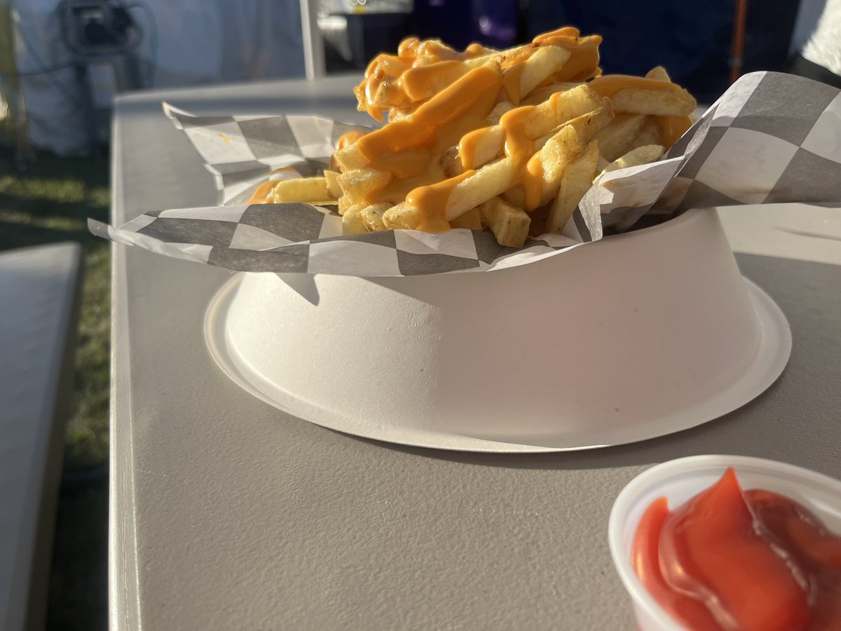 daddysdumbpet's tweet photo. My master got me a pup bowl of fries!! I sooo happyy #bdsmِ #pupplaycommunity #nsfwtwtًً https://t.co/PiDL60yIwX