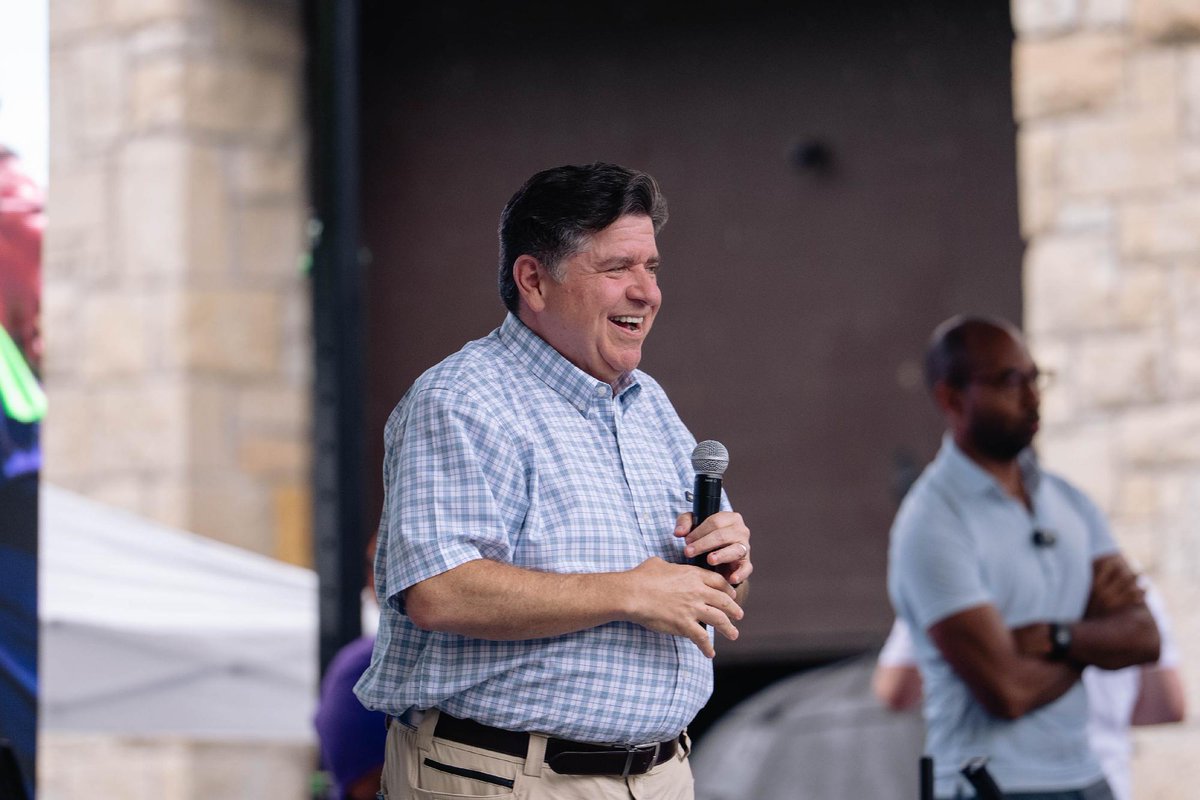 JBPritzker's tweet photo. I'm incredibly grateful to join @SEIU and thank their members for all the work they do caring for those in need. 

Your compassion is contagious. In a divided nation, we all ought to be more like them: caring for our seniors, neighbors, and families. https://t.co/MaFIS2i6RV