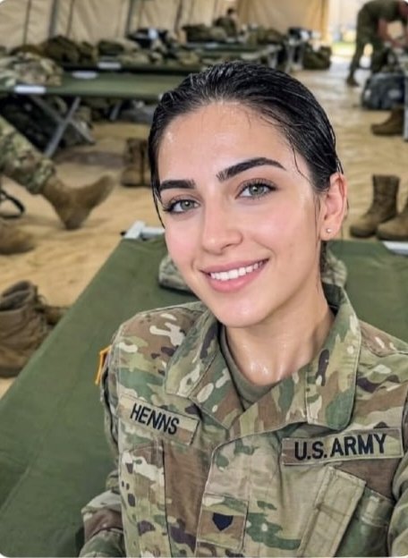 Claralkpz's tweet photo. Would you date a soldier? Yes or No? https://t.co/H8sgzuKzLn