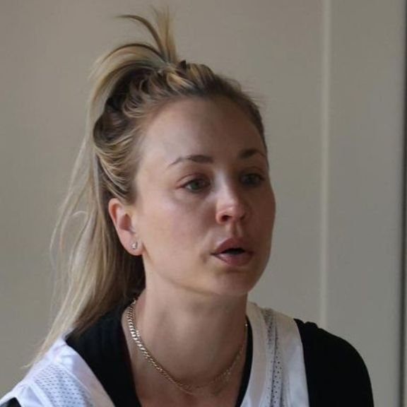 Blessingjo18918's tweet photo. Can I be the woman behind your smile 😊 

Be honest !! #kaleycuoco https://t.co/14Gj8V4UL9