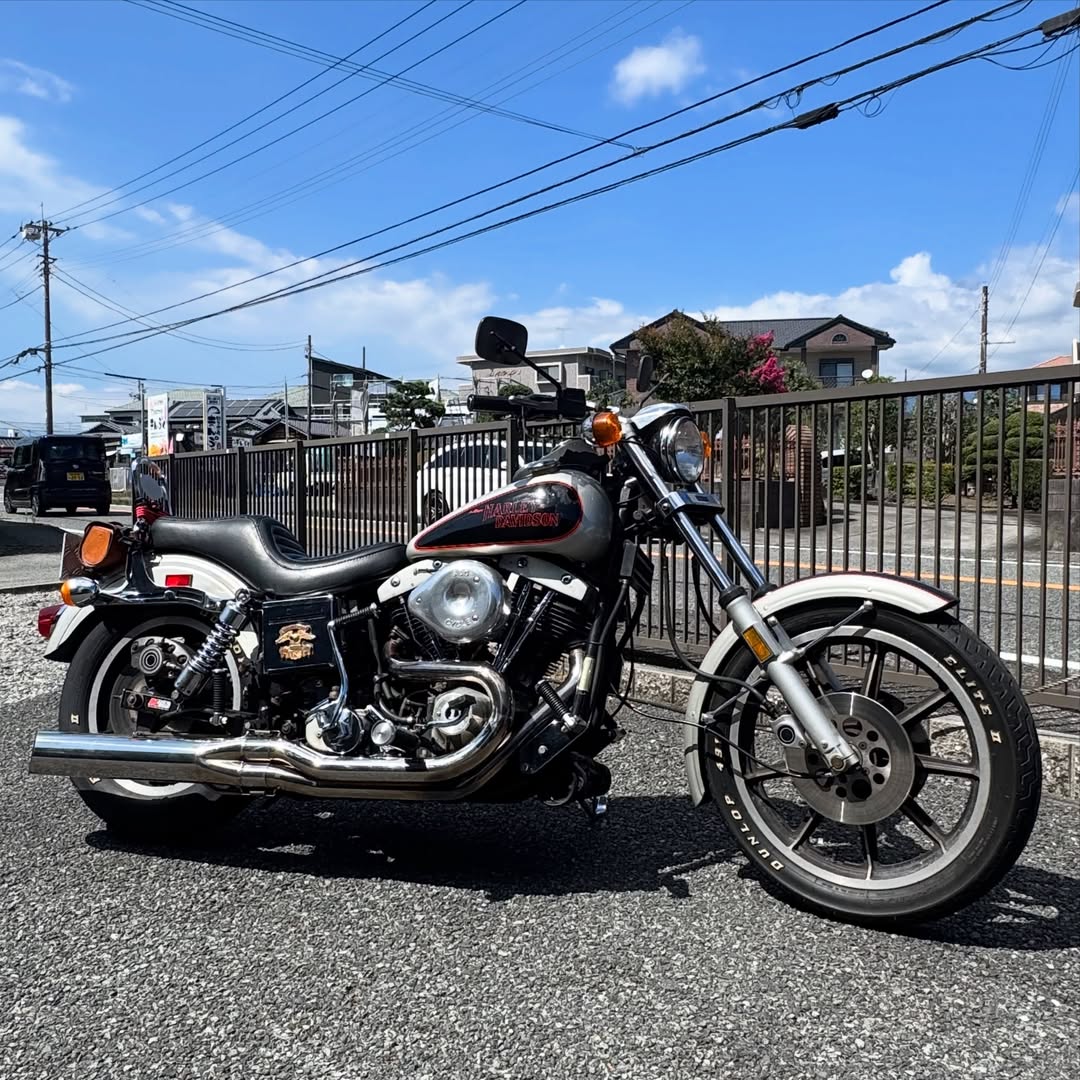 PerlaGeself6y's tweet photo. ’79 FXS

They’re heading to Niigata on a tour with friends. Avoid the hottest hours, stay safe, and enjoy the ride! I wouldn’t recommend touring on the expressway in midsummer, though. Bring water and sun protection so you can cope while waiting https://t.co/2fZmZcxrg4
