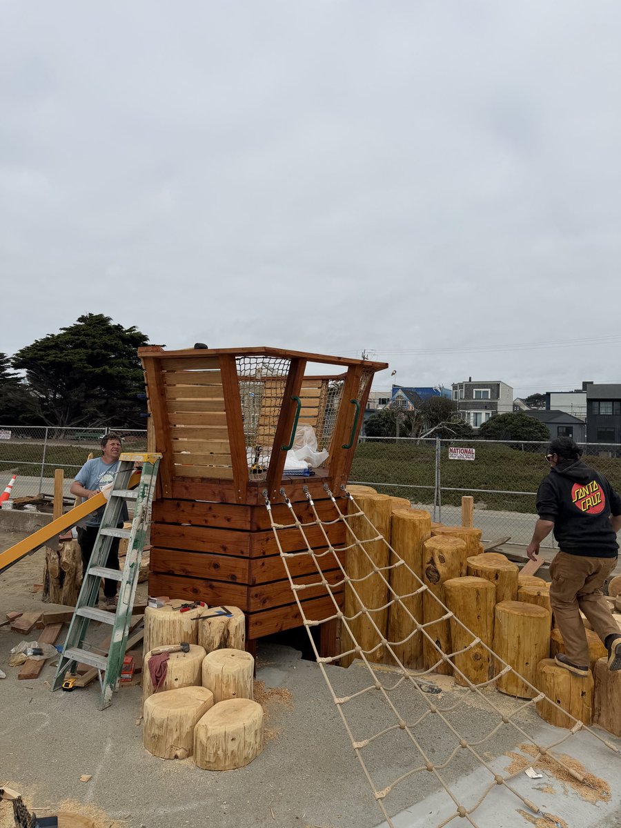 joelaguero's tweet photo. epic new playground going up at sunset dunes in SF! #sfparents https://t.co/5GF2sAI3Zy