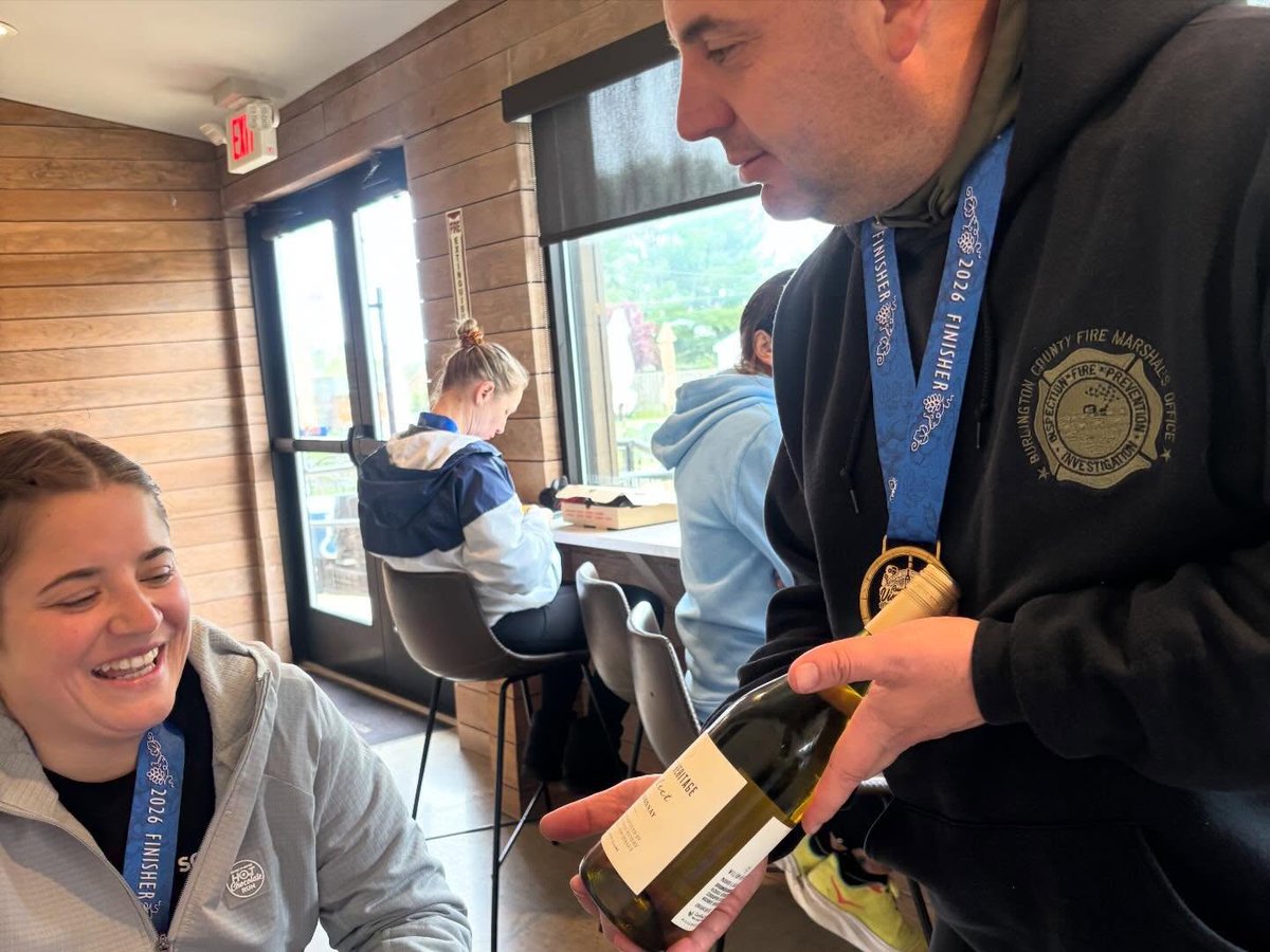 GregorioCart80q's tweet photo. Post-race vibes were so high that it turned into a Philly Marathon recruitment party. Thanks for an amazing race day, Good Day for a Run! Let’s bring this energy to IBX Run 10 next weekend. https://t.co/hEUzcUVOr7