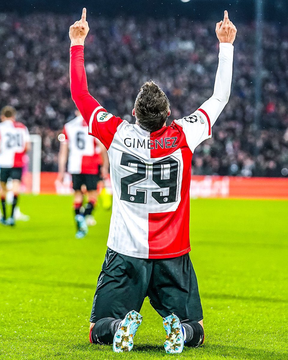 AllFutbolMX's tweet photo. Santiago Gimenez’s number 29 returns. 

Run it back. 💙🐉🇵🇹 https://t.co/KkzdmfJtO3