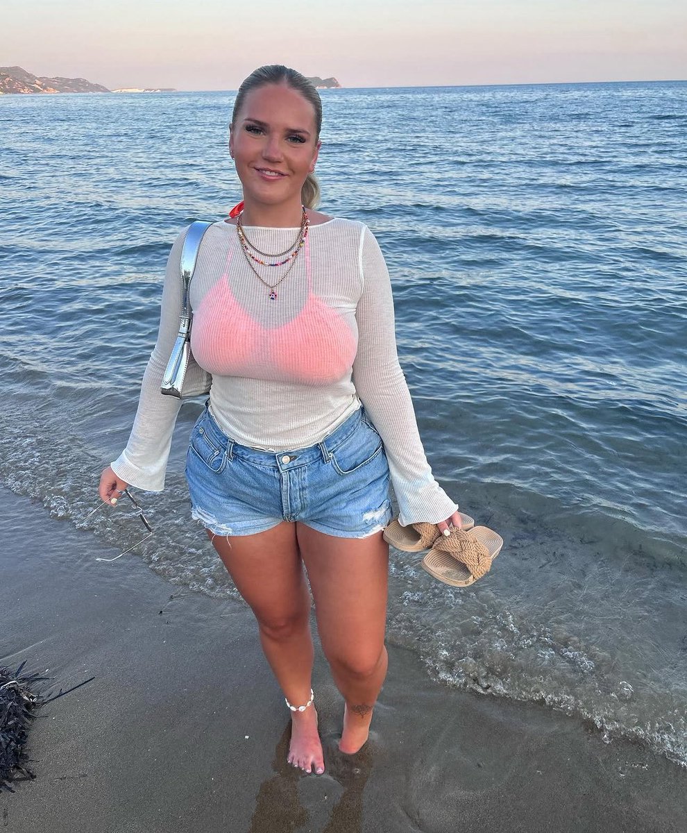 CurvesOnCurves1's tweet photo. Nothing better than a chubby, thicc, white gurl😍
#wankchat #cuck #irl #ukchav #irl #nsfw #wank #pawg #chav #goon #uk #girlfriend #PawgBBC #chubby #slut https://t.co/nge1t39lFX