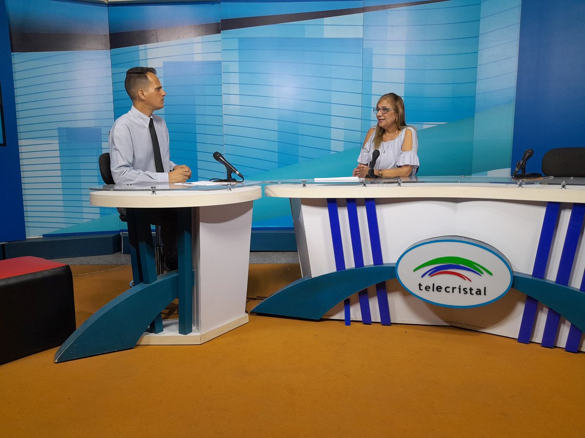 Dgsholguin's tweet photo. En la tarde de hoy en la revista En Primer Plano la Dra Maritza Almaguer Cruz Jefa del Dpto de Medicamentos de @Dgsholguin ofrece información a la población acerca de las nuevas medidas para la importación y venta de medicamentos por nuevos actores económicos.
#HolguínEsSalud https://t.co/wDnckTp62x
