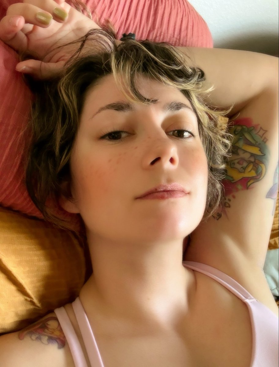 UncannyMegan's tweet photo. Back home and in bed where I belong 😴 https://t.co/3PNdik01rm