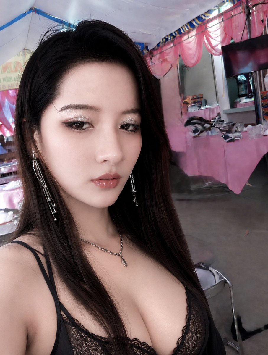ngalee2509's tweet photo. Áo tối màu như  khi thấy anh đấy https://t.co/CSvL35PeiW