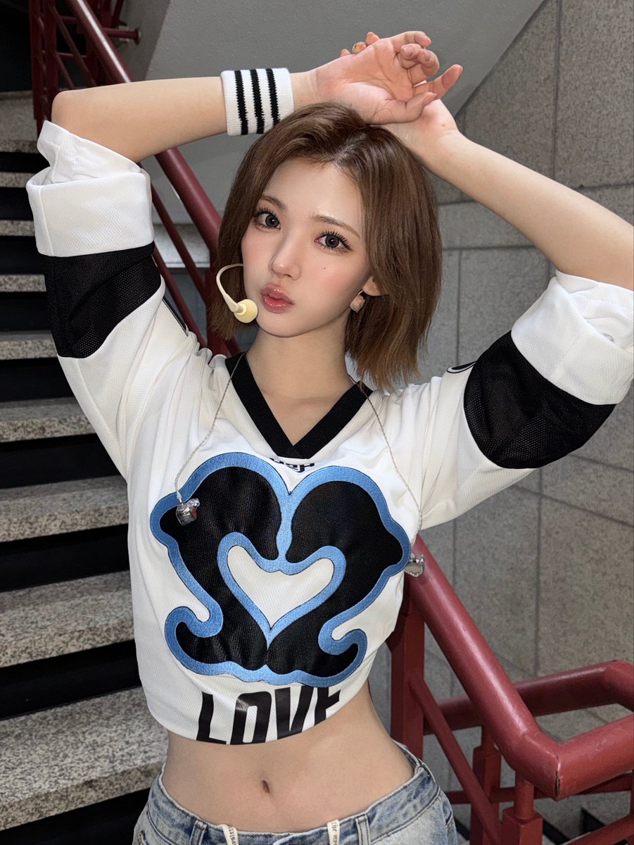 picscjiwoo's tweet photo. MISS JIWOO WHAT THE HELL????? https://t.co/hkB7qIGU0U